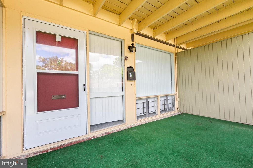 Image 5 of property listing at 7209 DONNELL PL #AA-7, District Heights, MD 20747