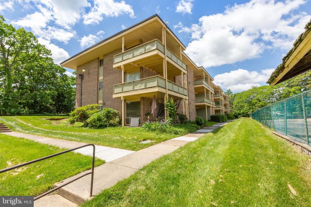 Image 6 of property listing at 7209 DONNELL PL #AA-7, District Heights, MD 20747