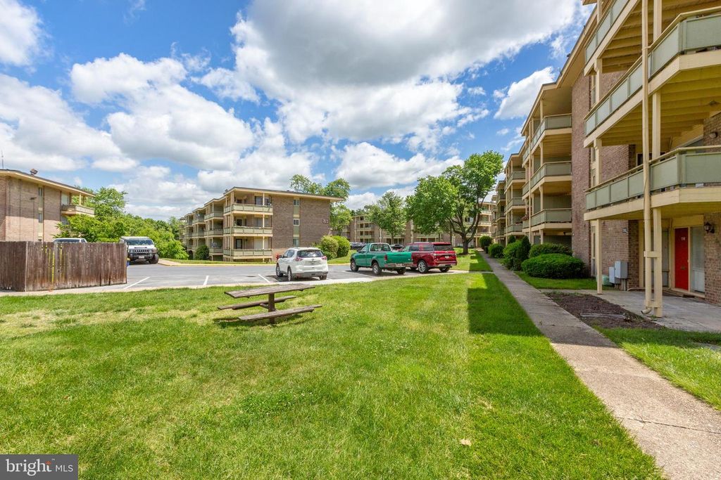 Image 7 of property listing at 7209 DONNELL PL #AA-7, District Heights, MD 20747