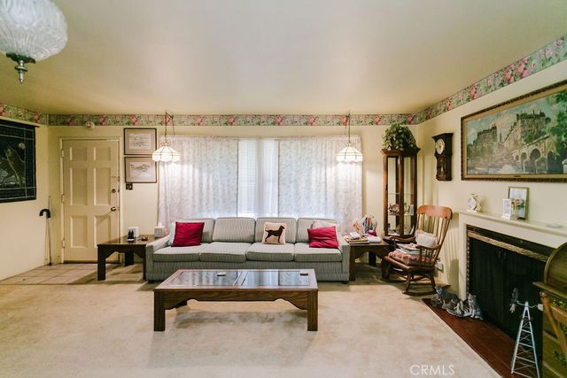 21134 Saticoy, Canoga Park, CA 91304