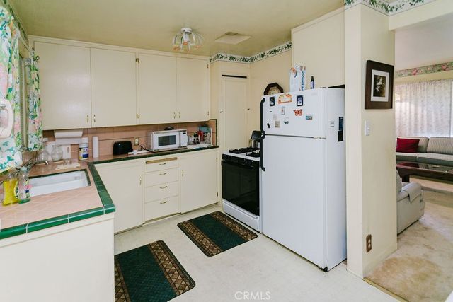 21134 Saticoy, Canoga Park, CA 91304