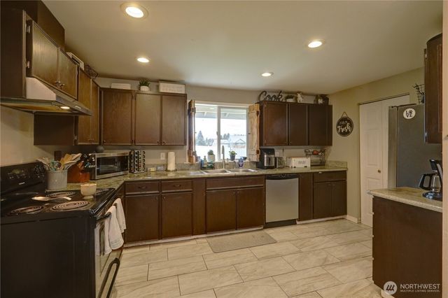 18005 Iris Place SW, Rochester, WA 98579