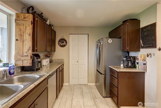 18005 Iris Place SW, Rochester, WA 98579