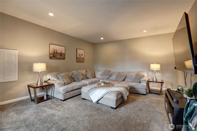 18005 Iris Place SW, Rochester, WA 98579