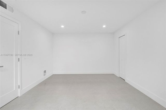 18181 NE 31st Ct 110, Aventura, FL 33160