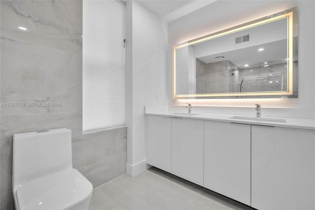 18181 NE 31st Ct 110, Aventura, FL 33160