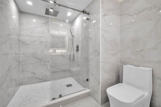 18181 NE 31st Ct 110, Aventura, FL 33160