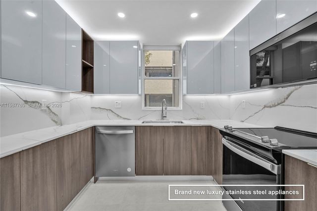 18181 NE 31st Ct 110, Aventura, FL 33160