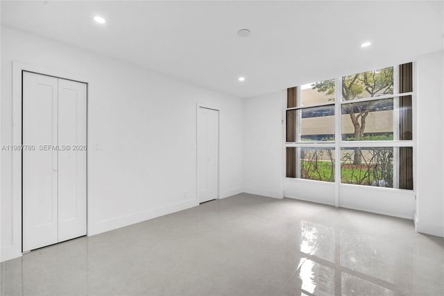 18181 NE 31st Ct 110, Aventura, FL 33160