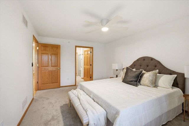 970 Oconomowoc PARKWAY, Oconomowoc, WI 53066