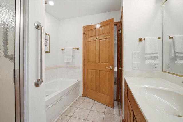 970 Oconomowoc PARKWAY, Oconomowoc, WI 53066