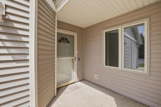 970 Oconomowoc PARKWAY, Oconomowoc, WI 53066