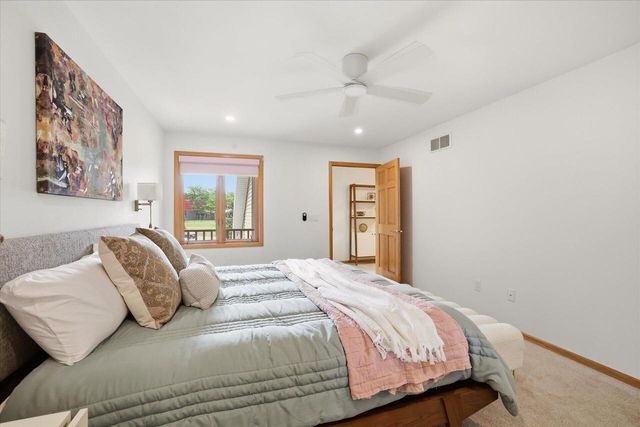 970 Oconomowoc PARKWAY, Oconomowoc, WI 53066