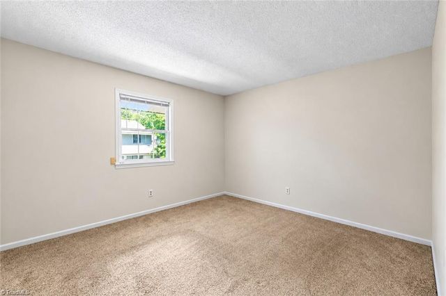 4000 S Bend Drive, Winston-salem, NC 27107