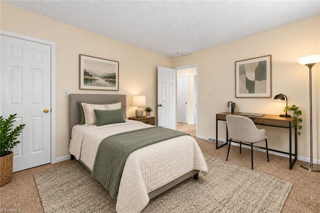 4000 S Bend Drive, Winston-salem, NC 27107