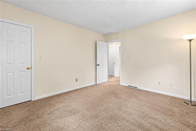 4000 S Bend Drive, Winston-salem, NC 27107