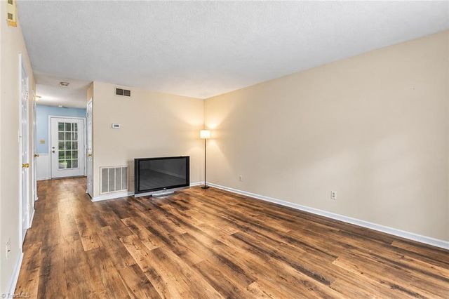 4000 S Bend Drive, Winston-salem, NC 27107