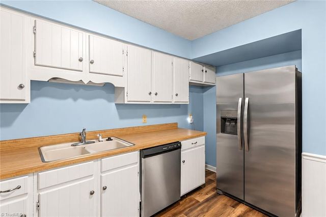 4000 S Bend Drive, Winston-salem, NC 27107