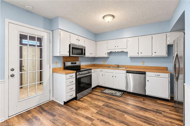 4000 S Bend Drive, Winston-salem, NC 27107