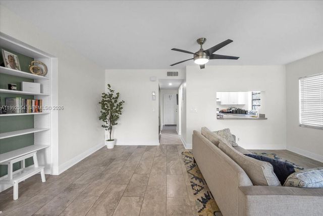 101 Lincoln Ct 101, Deerfield Beach, FL 33442