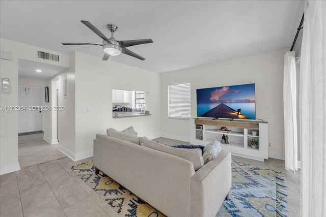 101 Lincoln Ct 101, Deerfield Beach, FL 33442