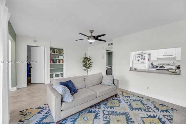 101 Lincoln Ct 101, Deerfield Beach, FL 33442