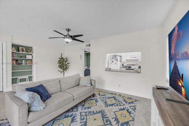 101 Lincoln Ct 101, Deerfield Beach, FL 33442