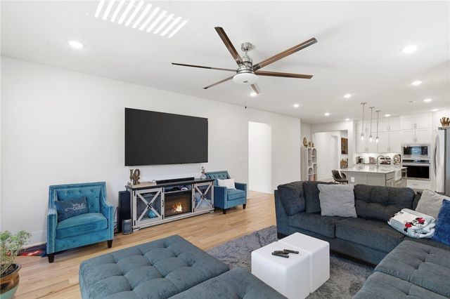 1421 George Robbins, Cave Springs, AR 72718