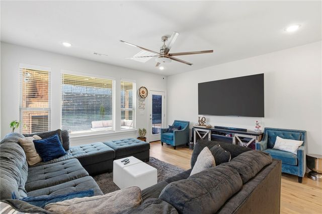 1421 George Robbins, Cave Springs, AR 72718