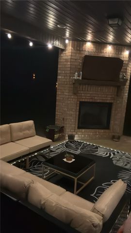 1421 George Robbins, Cave Springs, AR 72718