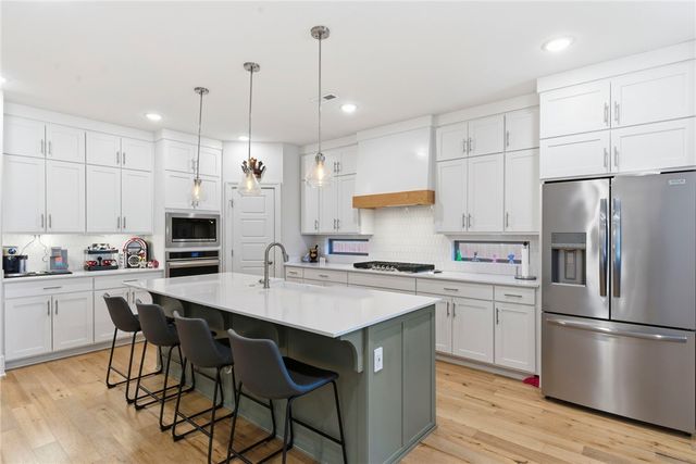 1421 George Robbins, Cave Springs, AR 72718