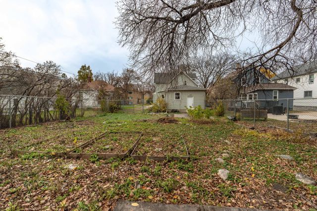 717 9th Street N, Fargo, ND 58102