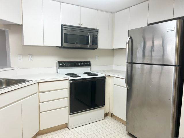 127 Greyrock Place 1613, Stamford, CT 06901