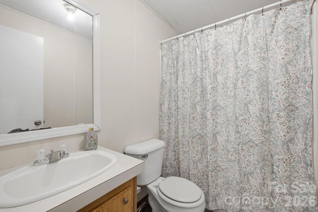 55 Twin Oaks Lane, Spruce Pine, NC 28777