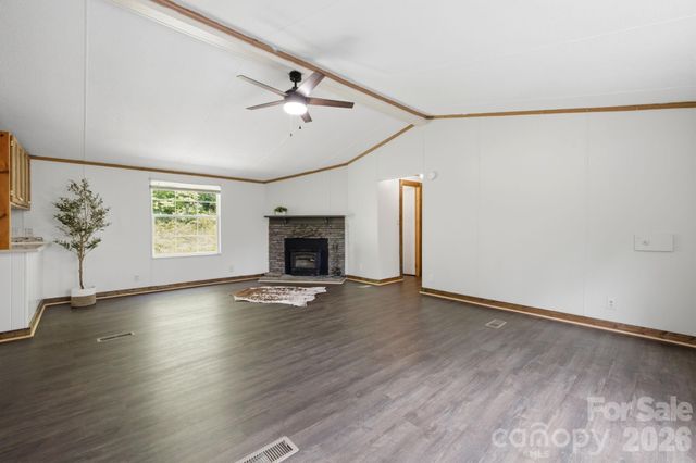 55 Twin Oaks Lane, Spruce Pine, NC 28777