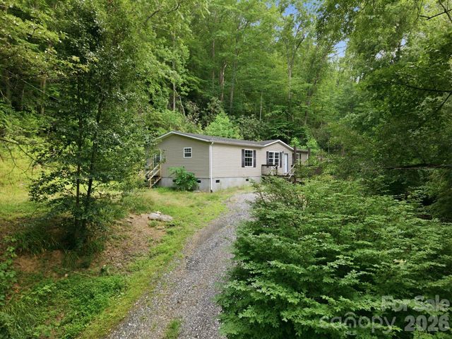 55 Twin Oaks Lane, Spruce Pine, NC 28777