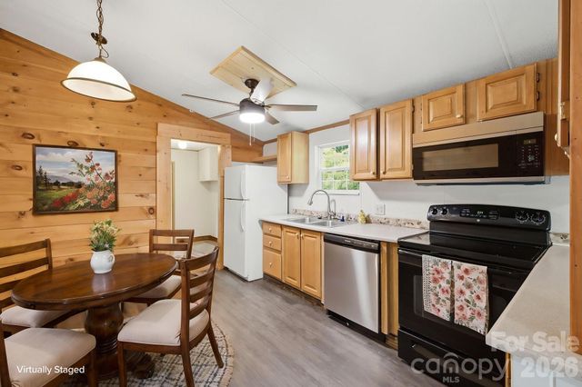 55 Twin Oaks Lane, Spruce Pine, NC 28777