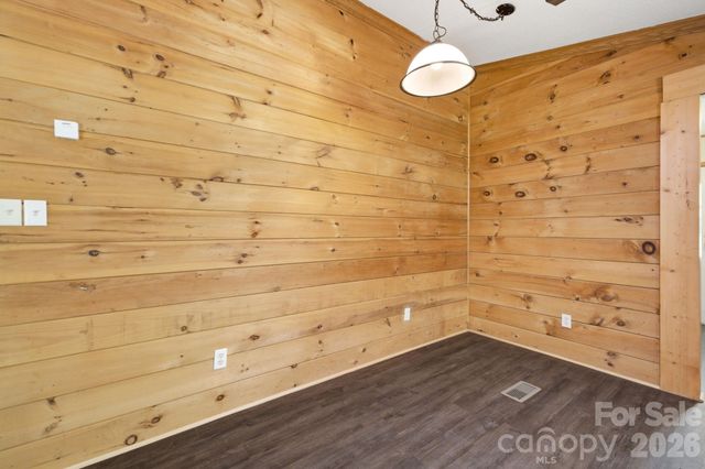 55 Twin Oaks Lane, Spruce Pine, NC 28777