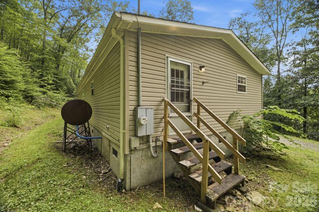55 Twin Oaks Lane, Spruce Pine, NC 28777