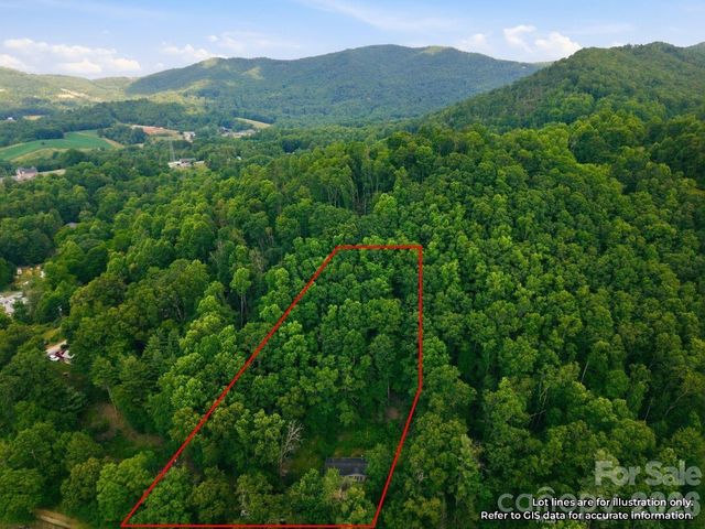 55 Twin Oaks Lane, Spruce Pine, NC 28777