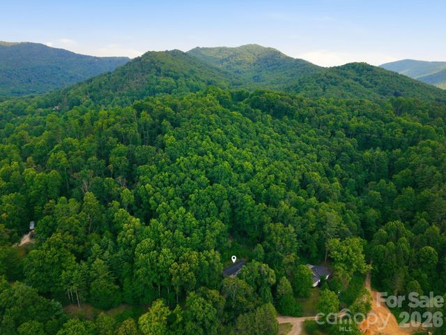 55 Twin Oaks Lane, Spruce Pine, NC 28777
