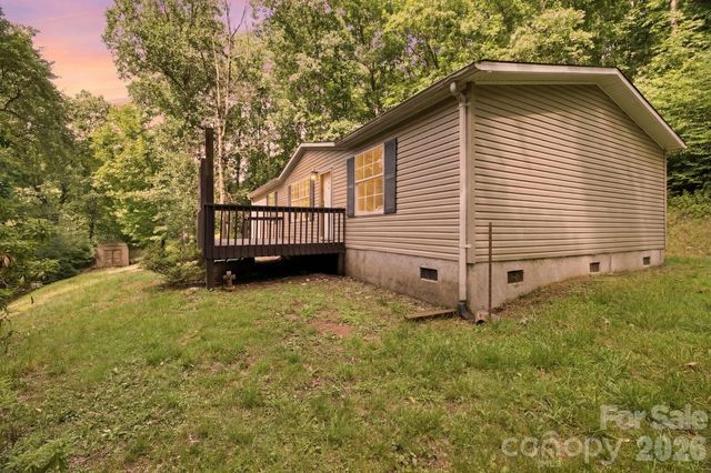 55 Twin Oaks Lane, Spruce Pine, NC 28777