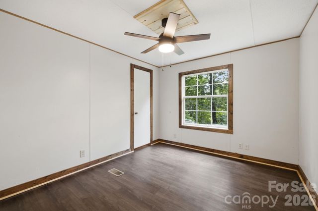 55 Twin Oaks Lane, Spruce Pine, NC 28777