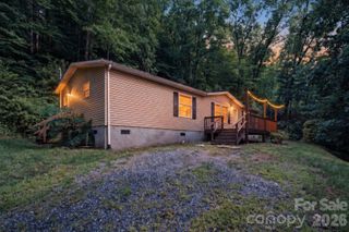 55 Twin Oaks Lane, Spruce Pine, NC 28777