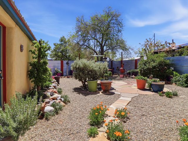 1204 Agua Fria Street, Santa Fe, NM 87501