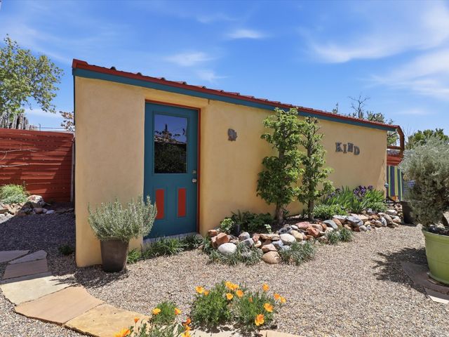 1204 Agua Fria Street, Santa Fe, NM 87501