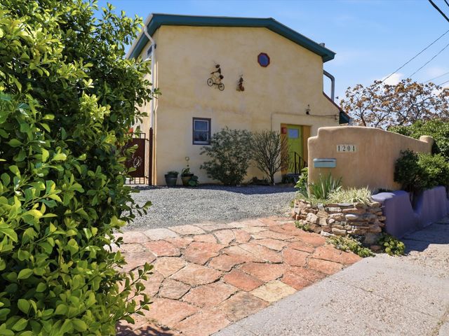 1204 Agua Fria Street, Santa Fe, NM 87501