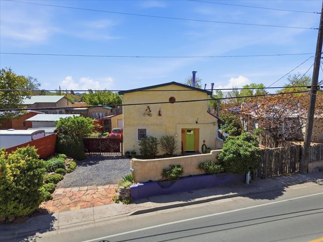1204 Agua Fria Street, Santa Fe, NM 87501