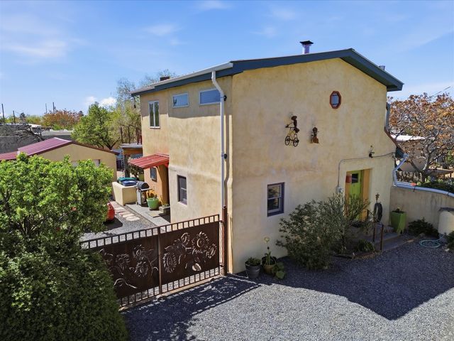 1204 Agua Fria Street, Santa Fe, NM 87501