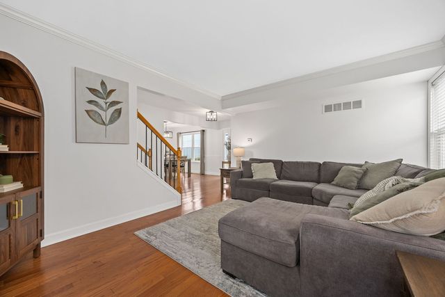 1398 Newcastle Court, Bartlett, IL 60103